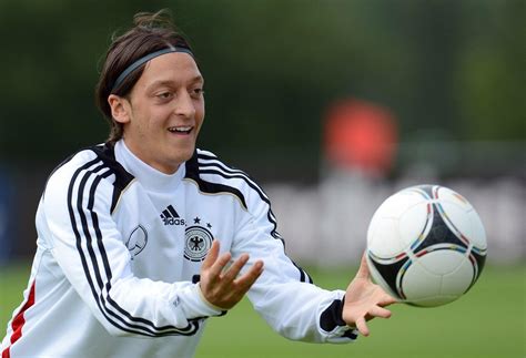 Mesut özil's comments on the plight of the uighur people caused a stir in china and beyond. Mesut Ozil With His Girlfriend Anna Maria 2013