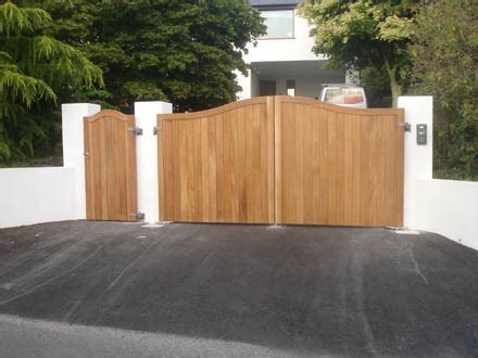 We offer wooden garden gates, wooden side gates, as well as entrance gates and much more. Westcountry gates & barriers - automatic gates - electric ...