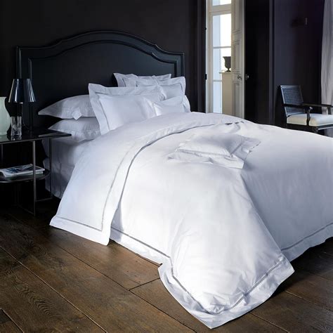 Julie lavarière, le linge de lit haut de gamme. Parures de lit haut de gamme | Parure de lit, Literie de ...