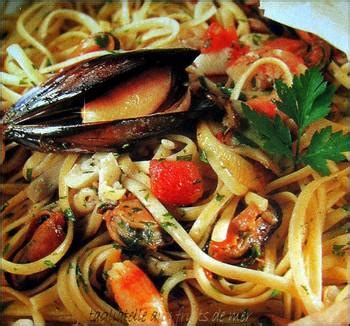 Voici une recette de spaghetti aux fruits de mer italienne très facile à réaliser et très rapide sans pour autant négliger l'essentiel : Pâtes aux fruits de mer - Paperblog