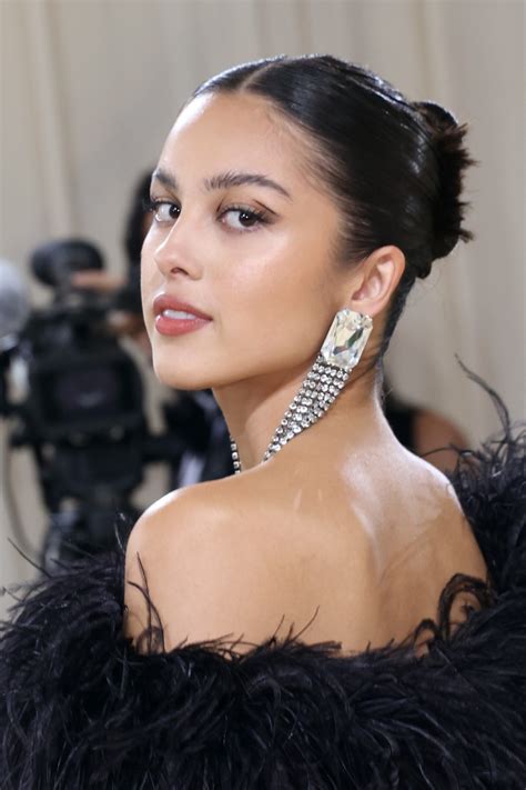 Olivia Rodrigos Sleek Met Gala Hair Is Simple Enough To Wear Every Day