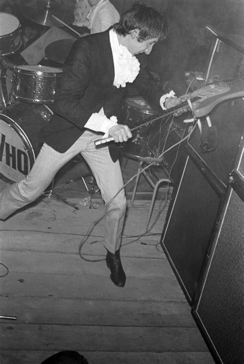 The Story Of The Whos Pete Townshend Smashing His Guitars In The 1960s