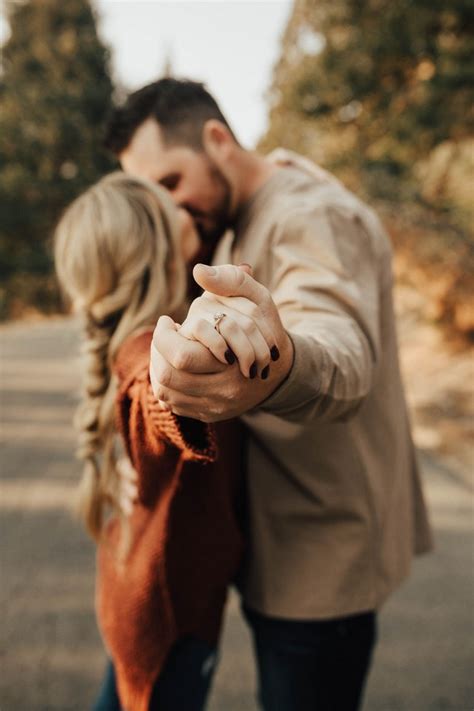 23 Creative Fall Engagement Photo Shoots Ideas I Shouldve