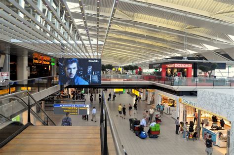 Amsterdams Schiphol Airport To Centralize Security Screenings For Non