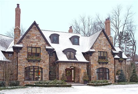 25 Design Ideas To Steal From Tudor Style Houses For Old World Beauty