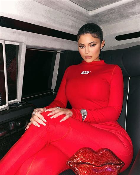 Kylie Jenner Shows Off Her Famous Curves In Skintight Outfit At