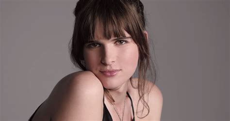 Hari Nef Mannequin Transgenre Devient Le Nouveau Visage De Loréal Paris Marie Claire