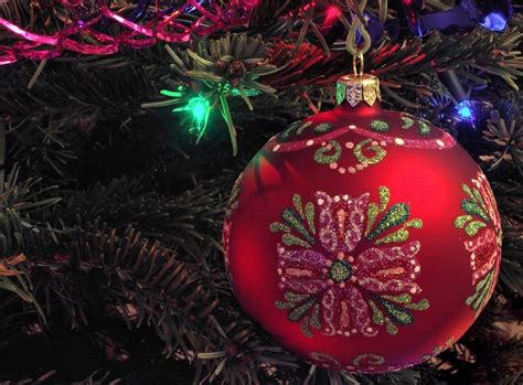 Christmas Decorations Garland Ball Thread Needles Pattern