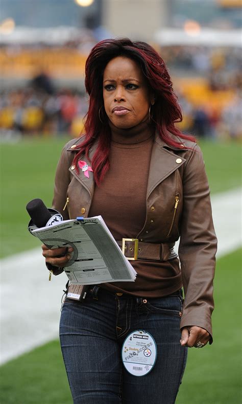 Pam Oliver Concussion Reporter Injured After Getting Hit In Head With