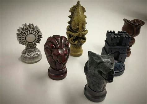Game of thrones just wrapped up its penultimate season, with reports that the final season might not air until 2019. Game of Thrones themed chess pieces. | Esculturas, Game of ...