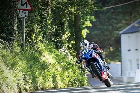 michael dunlop and new suzuki gsx r1000 top iom tt qualifying motorsport news creative