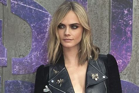 Cara Delevingne Surprises Everyone At Paris Fashion Week This Is What The Supermodel Looks Like
