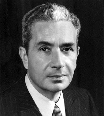 Ci aiuta ad essere coraggiosi. aldo moro. Biografia de Aldo Moro