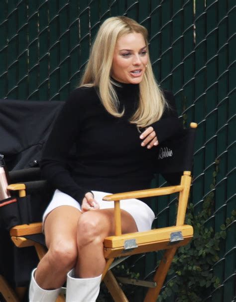Margot Robbie Legs Films Scenes On The Set Of Once Upon A Time In Hollywood Legs Cool