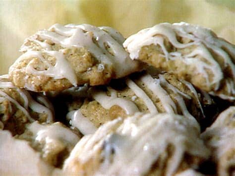 Paula deen's original recipe calls for 3 cups of sifted powdered sugar. Paula Deen Cake Recipes: Paula's Loaded Oatmeal Cookies