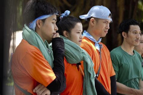 Chạy đi chờ chi (tiếng anh: Giữa tâm bão đám cưới, Ông Cao Thắng đến tận nơi cổ vũ ...
