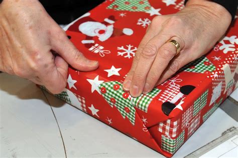 How To Wrap Christmas Presents A Video Guide To T Wrapping