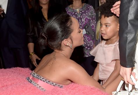 Rihanna And Blue Ivy Had A Princess Moment At The Grammys