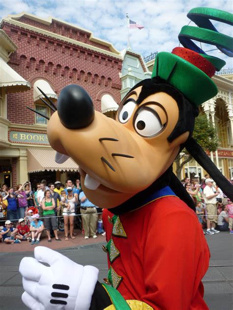 Goofy At The Festival Of Fantasy Parade Disney Vacation Planner