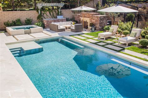 10 Modern Rectangle Pools With Spa