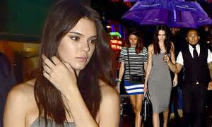 Kendall Jenner Turns Diva As Assistant Keeps Her Dry With An Umbrella