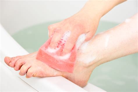 Stop Applying Lotion To Your Crusty Elbows And Knees Heres What Will