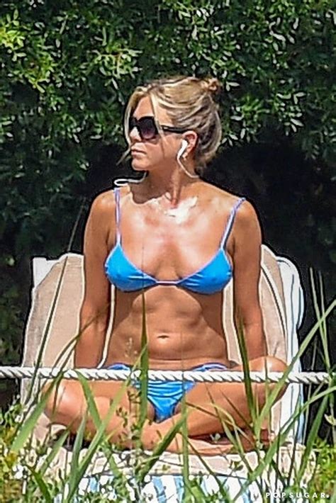 Her father is greek, and her mother was of english, irish, scottish, and italian descent. Jennifer Aniston Bikini Pictures | POPSUGAR Celebrity