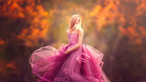 Красивая девушка в розовом платье 88 фото