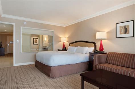 Hilton Hotel And Suites Niagara Fallsfallsview Niagara Falls Hotels