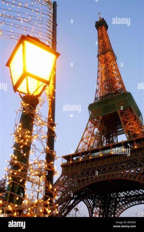 Eiffel Tower Christmas Lights Hi Res Stock Photography And Images Alamy