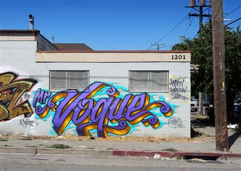 Vogue Graffiti Art Graffiti Lion Sculpture