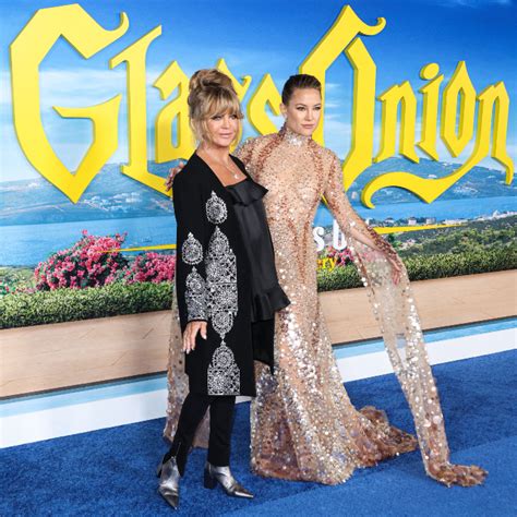 Kate Hudson And Goldie Hawn Dazzle At ‘glass Onion Premiere Photos