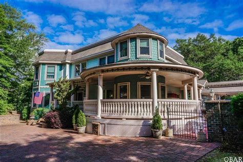 Homes are all in the old nags head style, with lots of cedar shakes and no caribbean paint colors! Duck Homes for Sale | shopduckhomes.com | House search ...