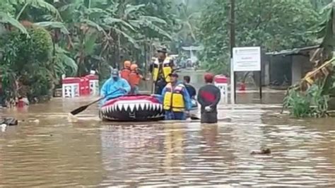 Banjir Bandang Terjang Malang Selatan Rumah Warga Terendam