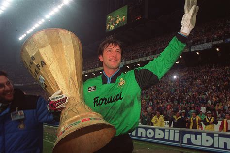 Born 28 april 1960) is an italian football manager and former player who last managed serie a club cagliari. No.4 Walter Zenga: The Top 5 Italian Goalkeepers Of All ...