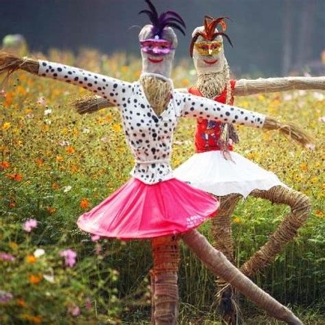 31 Cute Homemade Scarecrows For Fall