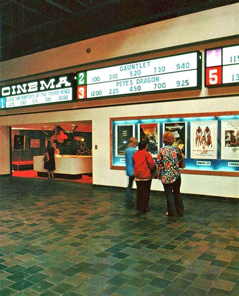 Movie Theater Marquees From The 1950s 1970s Flashbak Vintage Movie