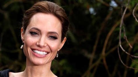 6 apr 2019 konfrontasi pasangan pelakon hollywood angelina jolie. Hari Raya Waisak, Berikut 5 Selebritas Hollywood yang ...