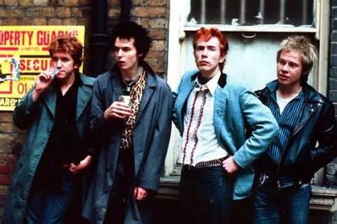 Sex Pistols выпустят сборник хитов накануне премьеры сериала о себе