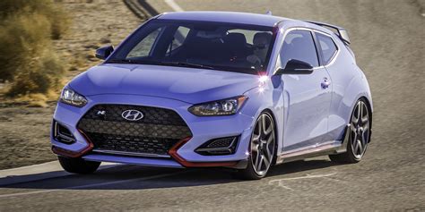 The second generation hyundai veloster came out in 2018 featuring a new design and a fresh interior along with better engines and more features. 2018 Hyundai Veloster & Veloster N unveiled - Photos (1 of ...