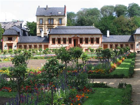 Jun 30, 2021 · zwischen 190 und 5.800 euro kostet ein quadratmeter grund und boden in darmstadt. Villa Mathildenhöhe ansehen auf Deutsch mit deutschen ...