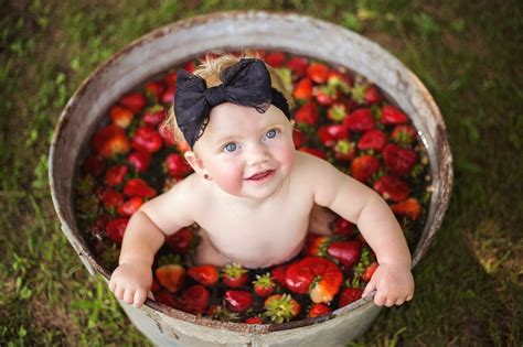 Baby milk baby bath baby fruit baby milk bath milk bath photography baby month by month 6 month baby picture ideas baby photoshoot boy baby milk bath photography ideas. I love you "berry" much! Strawberry Summer mini ...