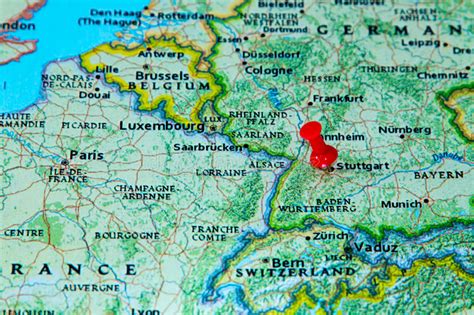 Stuttgart Alemania Fijó En Un Mapa De Europa Foto De Archivo Imagen