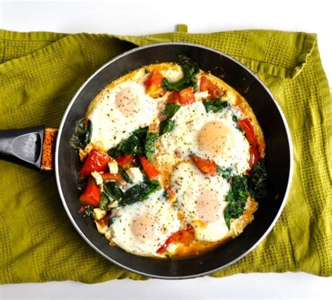 Baked Eggs With Spinach Tomatoes Recipe Delicious Breakfast Recipe