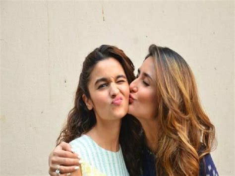 Kareena Kapoor Alia Bhatt Pout And Kiss Post ‘udta Punjab Success