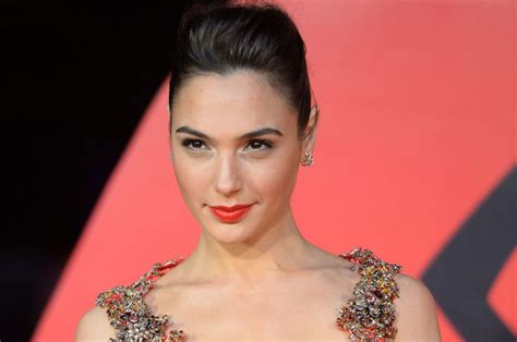 Warner Bros Moves Up Wonder Woman Release Date Delays Jungle Book