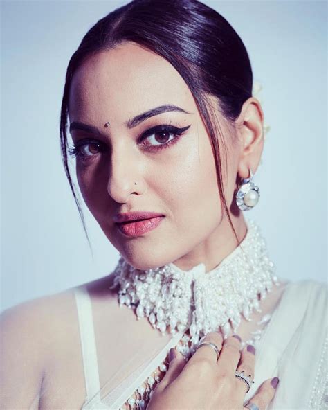 Like It 👍 Or Love It 😘 Sonakshi Sinha Looks Super Gorgeous Sonakshi