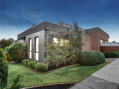 5 Fromhold Drive Doncaster Vic 3108 Property Details