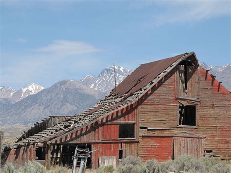 an old barn we found in Mackay, Idaho off Hwy 93. Photo by Rayleen