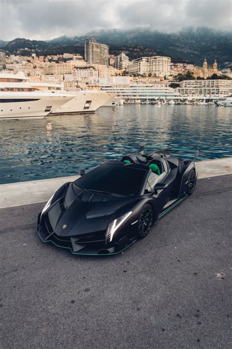 Este Lamborghini Veneno Roadster En Negro Satinado Podría Alcanzar Una